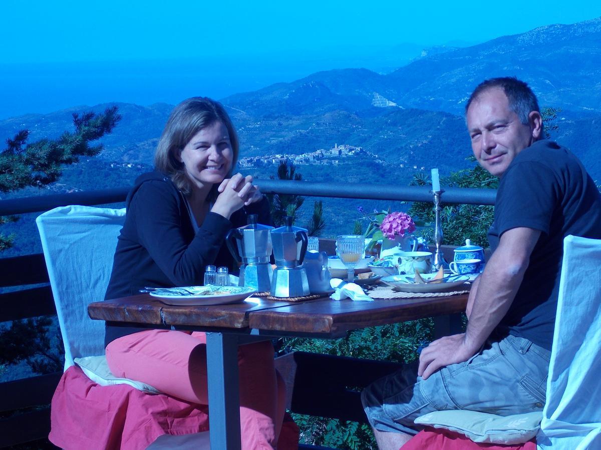 B&B Le Camelie Del Bosco Baiardo Екстериор снимка