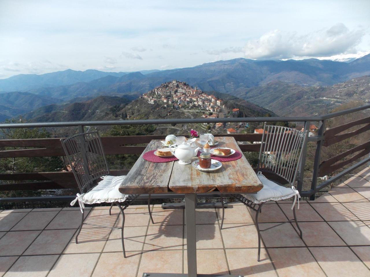 B&B Le Camelie Del Bosco Baiardo Екстериор снимка