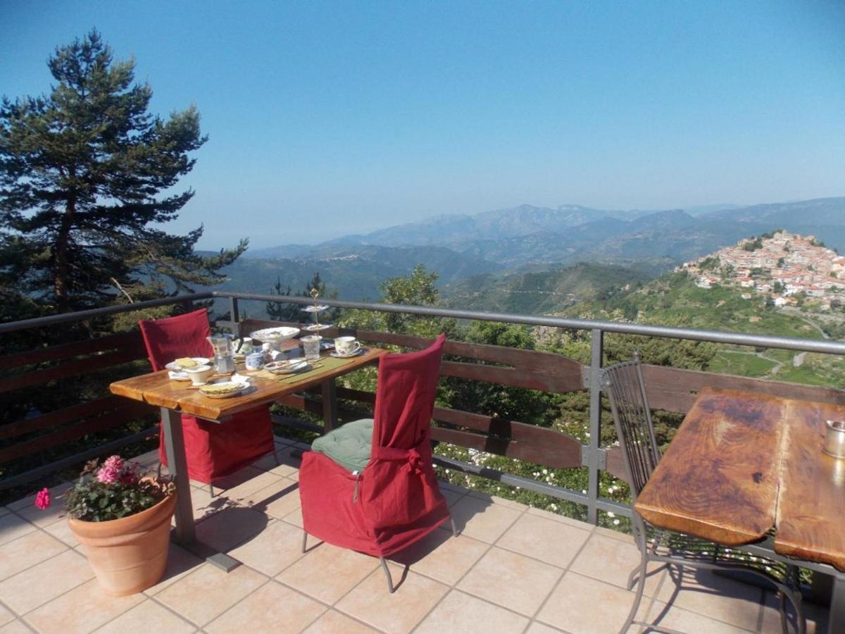 B&B Le Camelie Del Bosco Baiardo Екстериор снимка