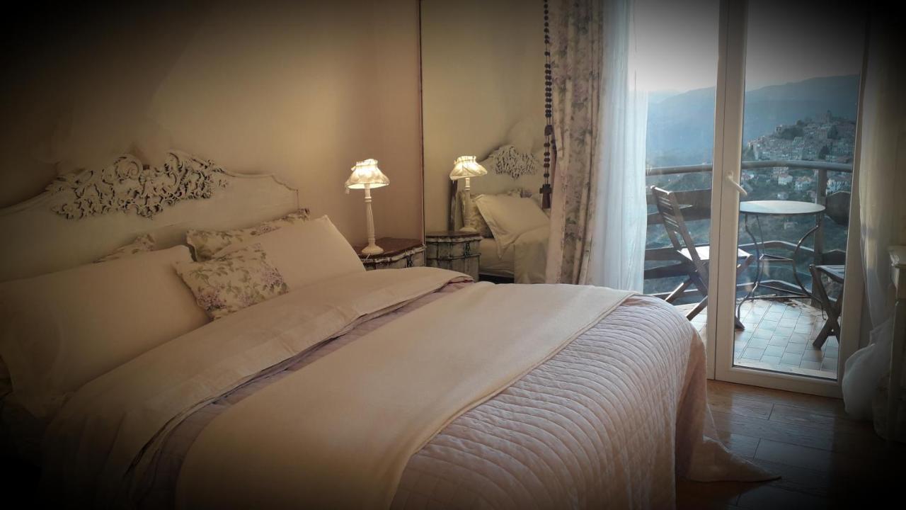 B&B Le Camelie Del Bosco Baiardo Екстериор снимка