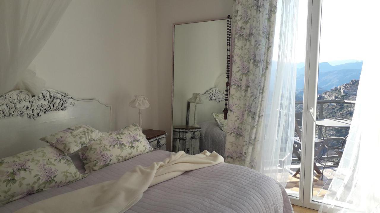 B&B Le Camelie Del Bosco Baiardo Екстериор снимка